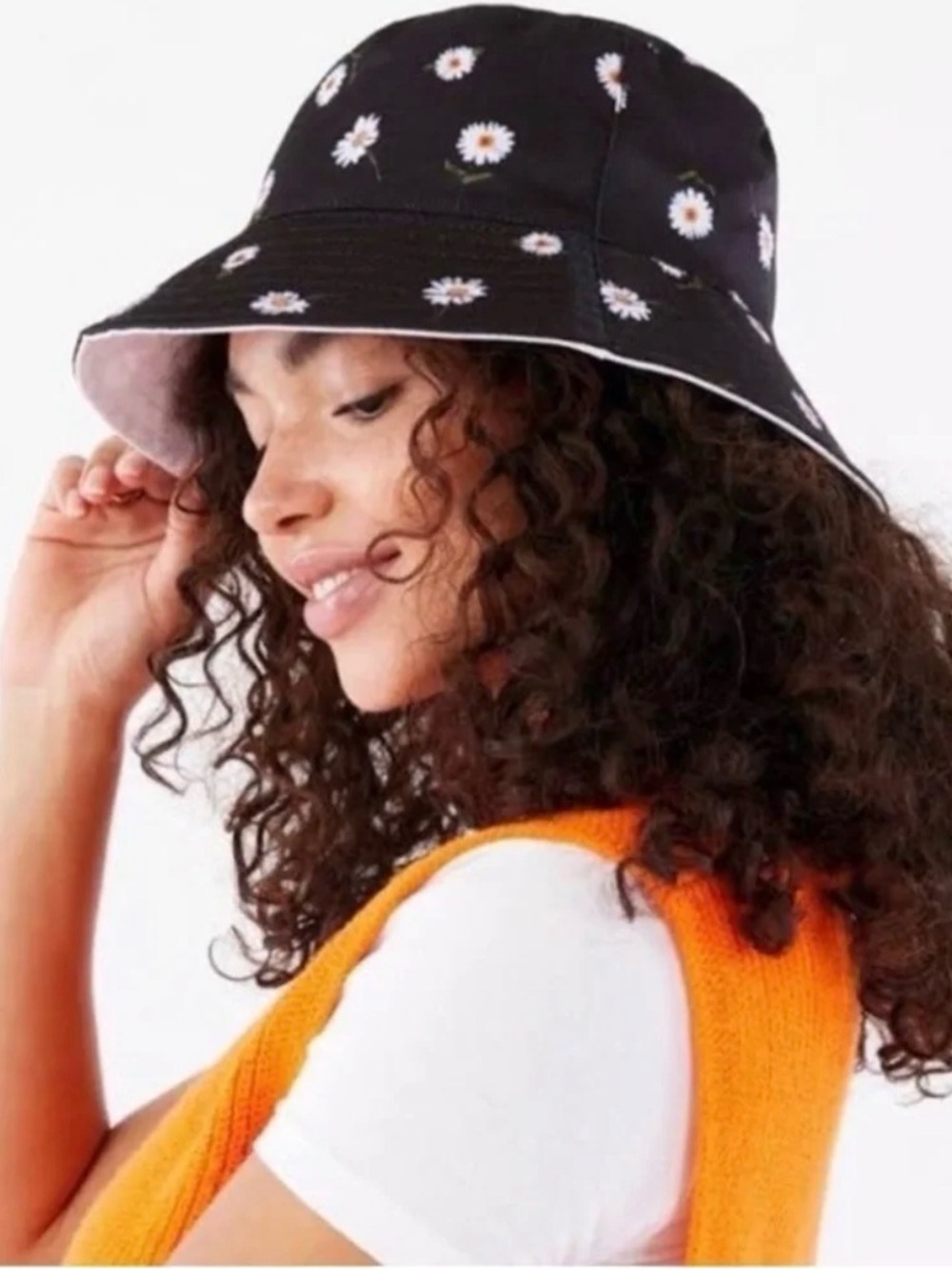 Alice + Olivia Black Daisy Reversible Bucket Hat